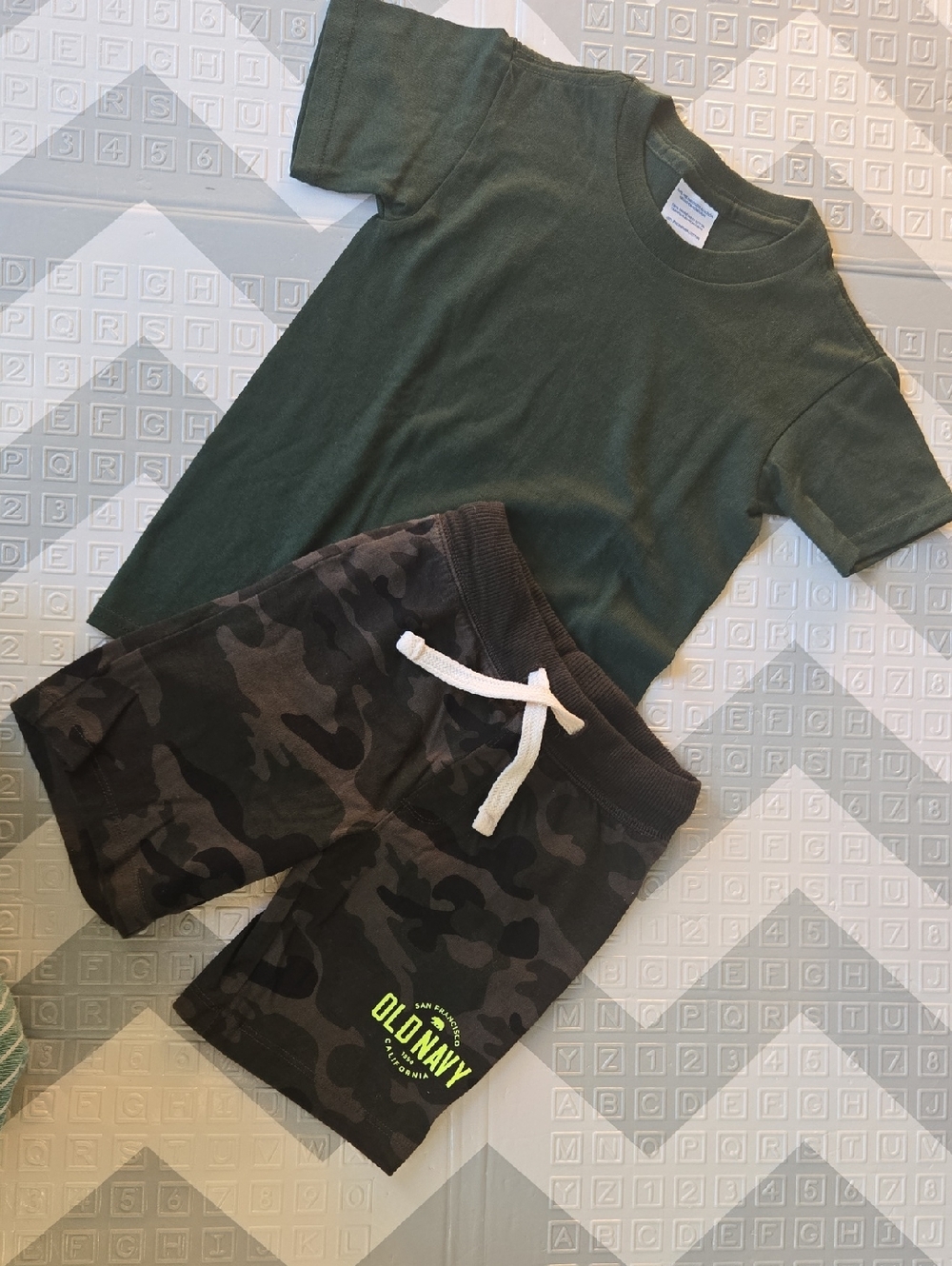 Cute Old Navy Camo Shorts 4T & Green Tee XS